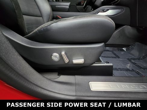 Used 2024 Lincoln Nautilus Reserve w/ Equipment Group 202A image 27