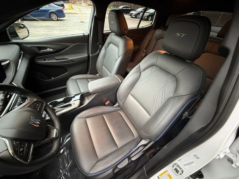 Used 2025 Buick Envista Sport Touring image 36