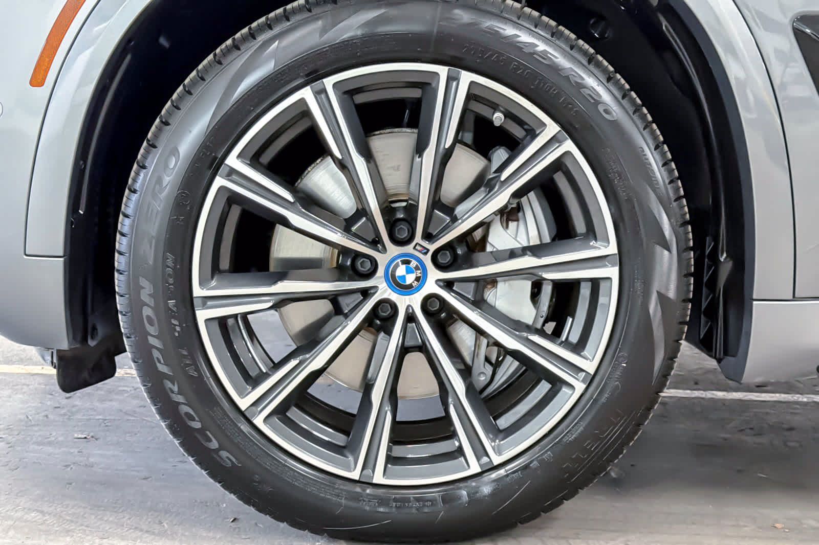 Used 2024 BMW X5 xDrive50e w/ M Sport Package AWD/4WD image 27