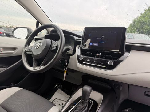 Used 2025 Toyota Corolla LE FWD image 34