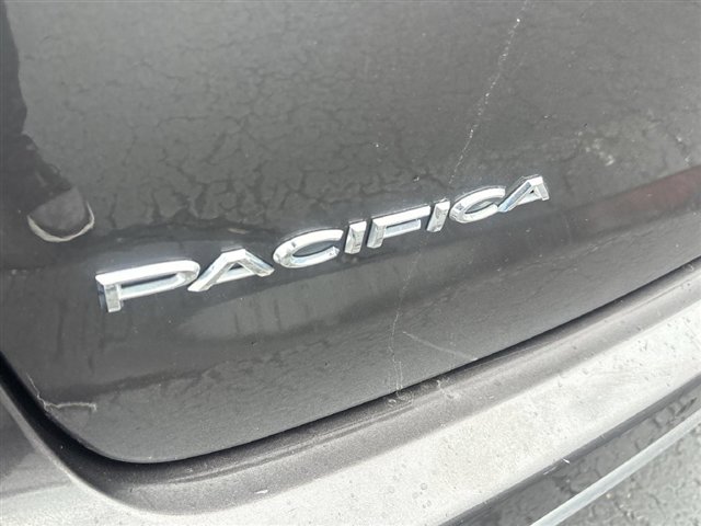 Used 2018 Chrysler Pacifica Touring-L Plus FWD image 31