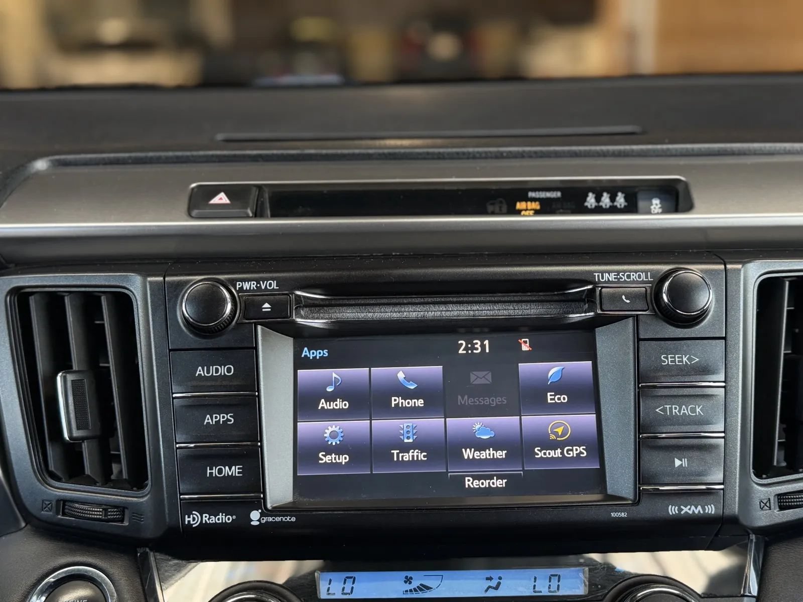 Used 2018 Toyota RAV4 XLE AWD/4WD image 29