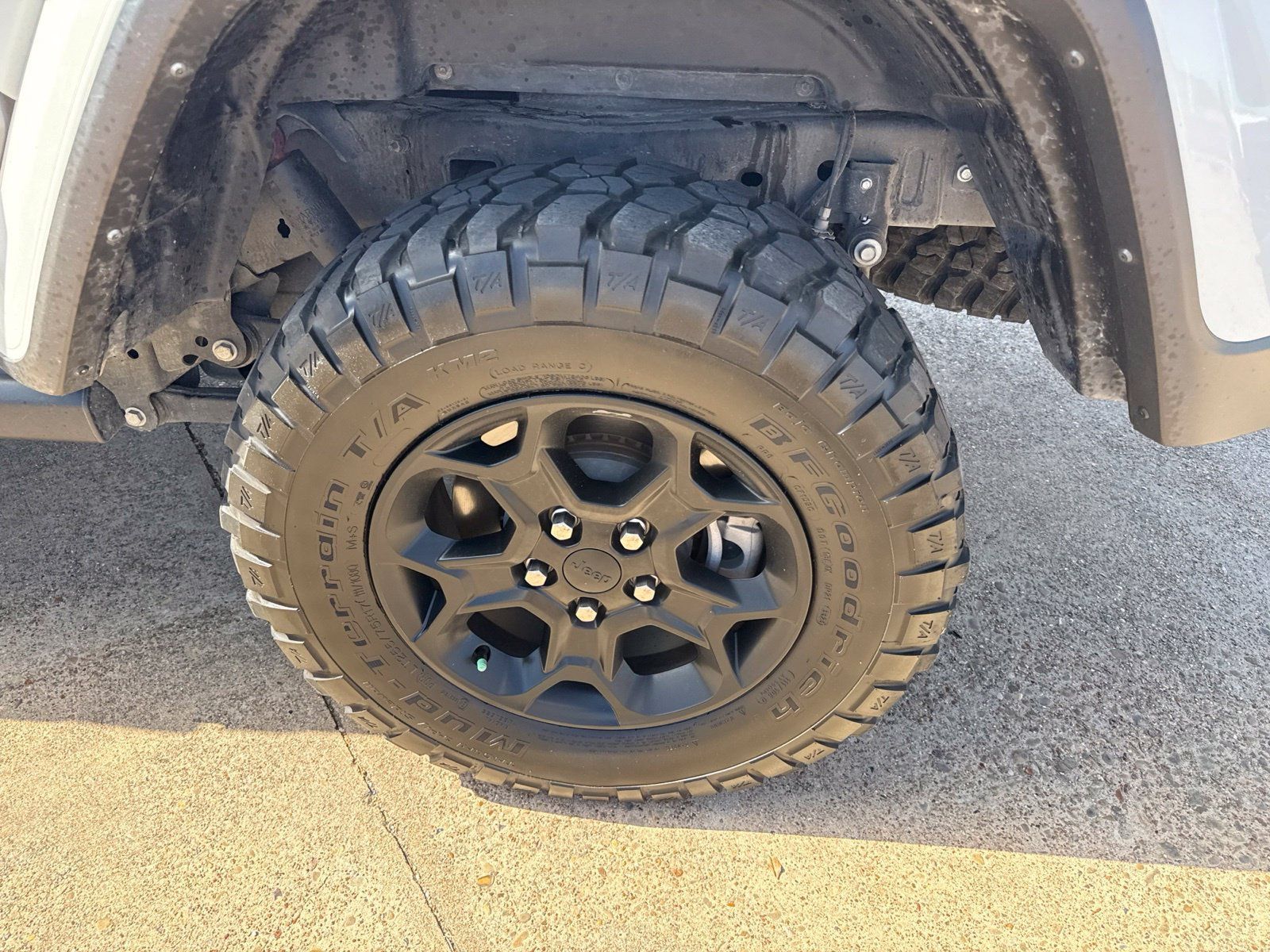Used 2023 Jeep Gladiator Sport AWD/4WD image 10
