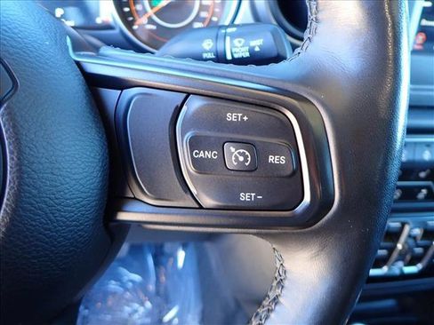 Used 2021 Jeep Gladiator Willys image 13