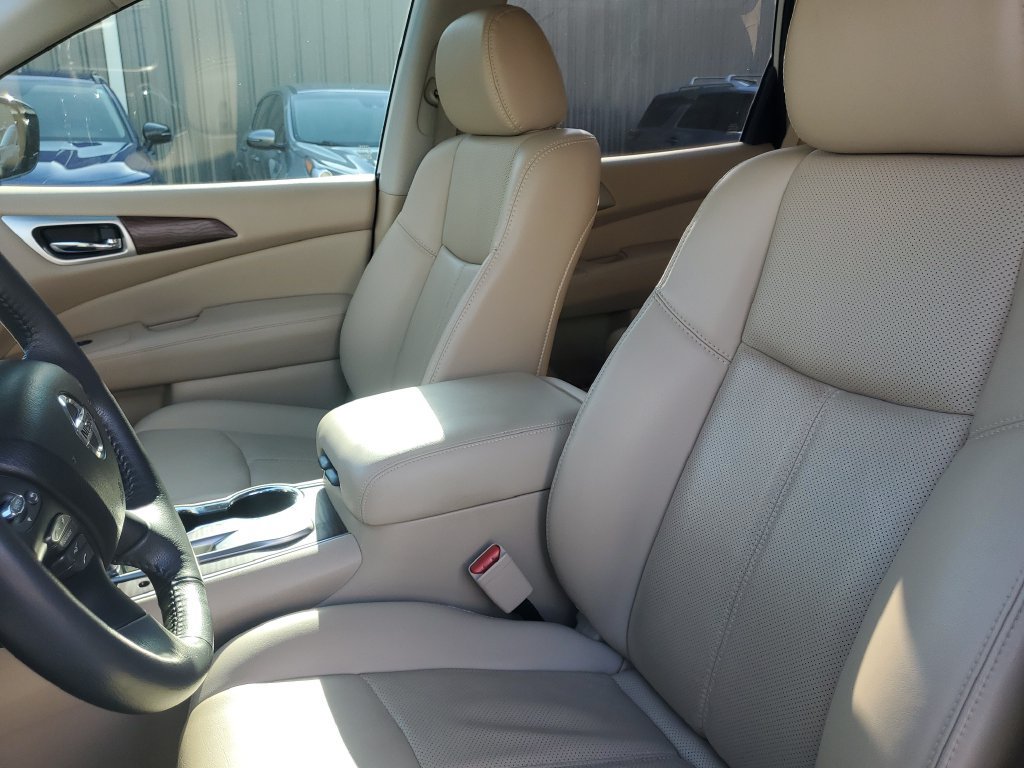Used 2017 Nissan Pathfinder Platinum FWD image 25