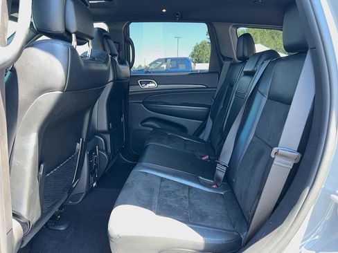 Used 2019 Jeep Grand Cherokee Altitude RWD image 27