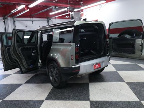 Used 2020 Land Rover Defender 110 SE AWD/4WD image 32