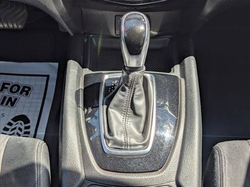 Used 2017 Nissan Rogue SV AWD/4WD image 12