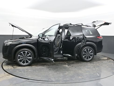 New 2026 Nissan Pathfinder Platinum w/ Cargo Package FWD image 43