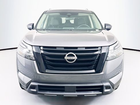 Used 2022 Nissan Pathfinder SV w/ SV Black Package FWD image 2