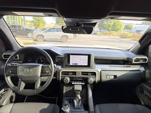 Used 2025 Toyota Tacoma SR5 AWD/4WD image 19