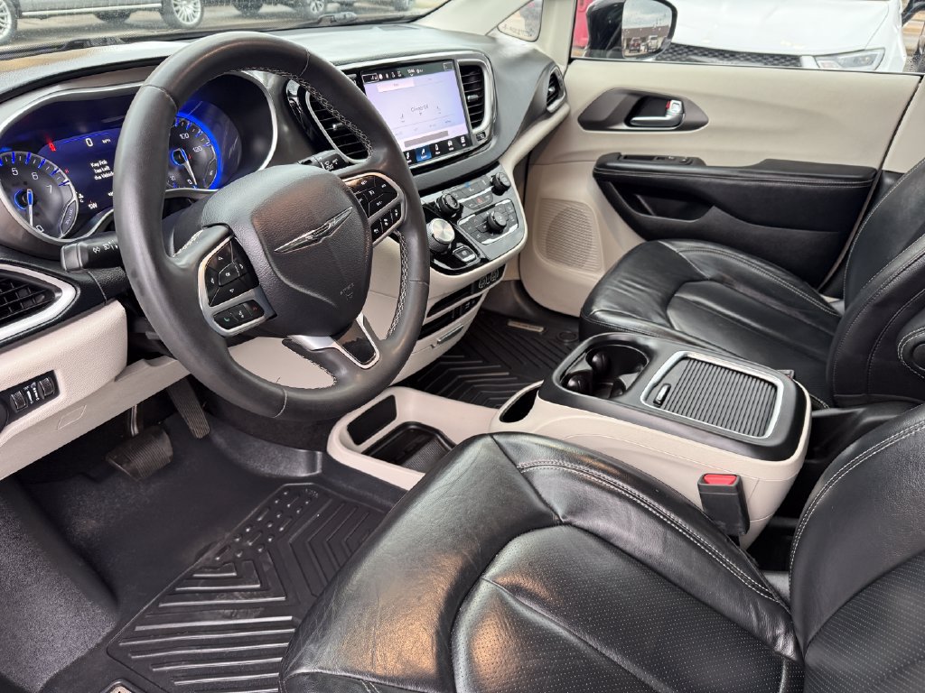 Used 2022 Chrysler Pacifica Touring-L FWD image 31