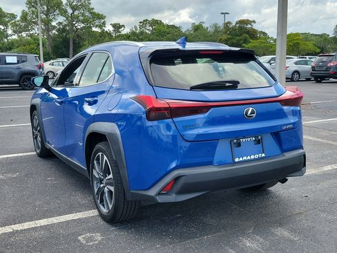 Used 2022 Lexus UX 200 w/ Accessory Package (Z2) FWD image 4