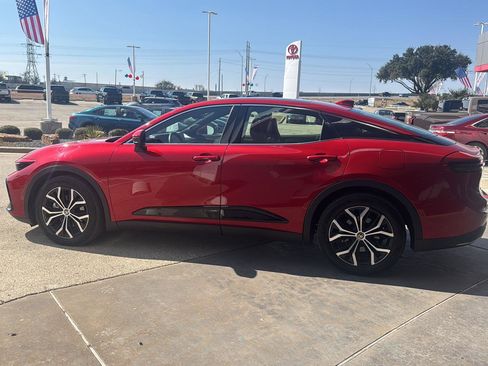 Used 2023 Toyota Crown Limited image 8