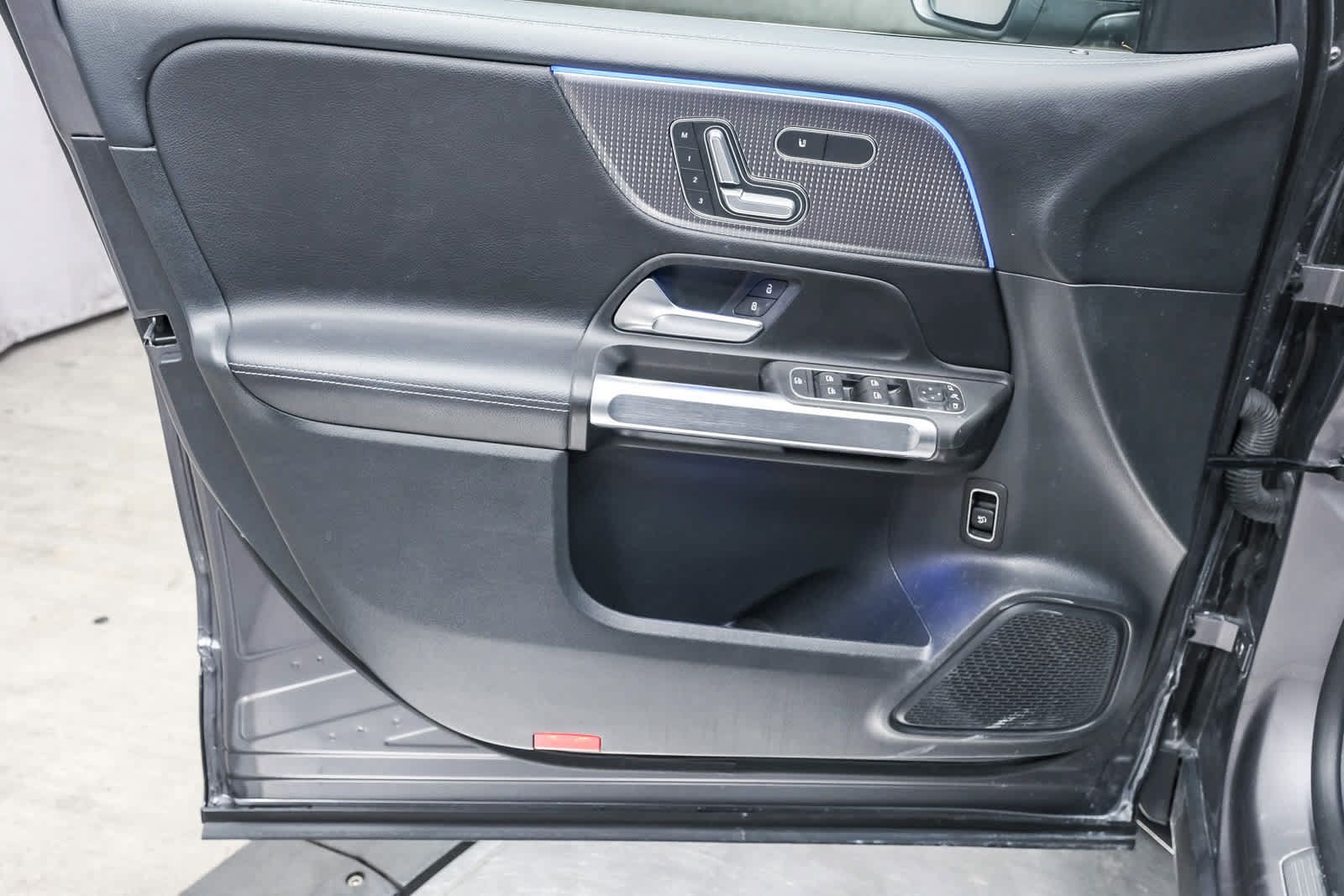 Used 2022 Mercedes-Benz GLB 250 image 27