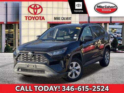 Certified 2021 Toyota RAV4 LE image 1