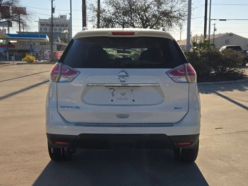 Used 2016 Nissan Rogue SV image 4
