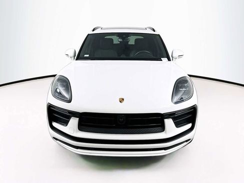 Certified 2025 Porsche Macan image 6