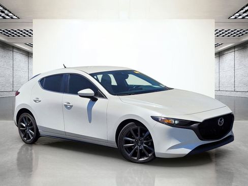 Used 2019 MAZDA MAZDA3 AWD Hatchback w/ Preferred Pkg image 2