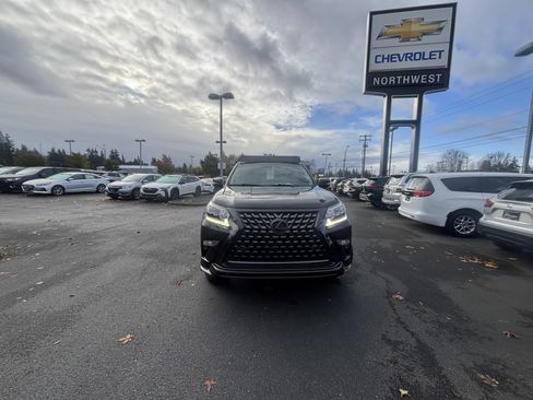 Used 2019 Lexus GX 460 image 3