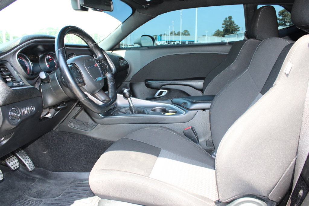 Used 2022 Dodge Challenger R/T w/ Performance Handling Group RWD image 10