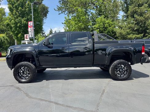 Used 2013 GMC Sierra 2500 Denali w/ Suspension Package, Off-Road AWD/4WD image 2