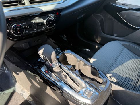 Used 2025 Chevrolet Trax LT w/ Driver Confidence Package image 13