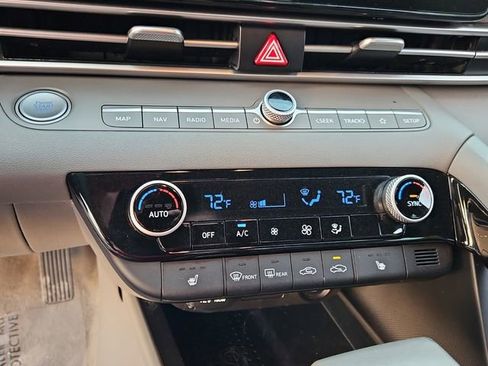 Used 2023 Hyundai Elantra SEL w/ Convenience Package image 20