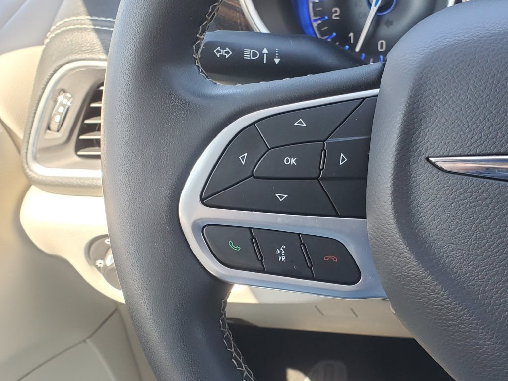 Used 2022 Chrysler Pacifica Limited AWD/4WD image 11