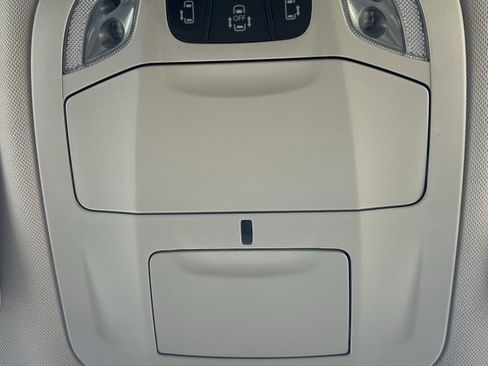 Used 2023 Chrysler Pacifica Touring-L FWD image 28
