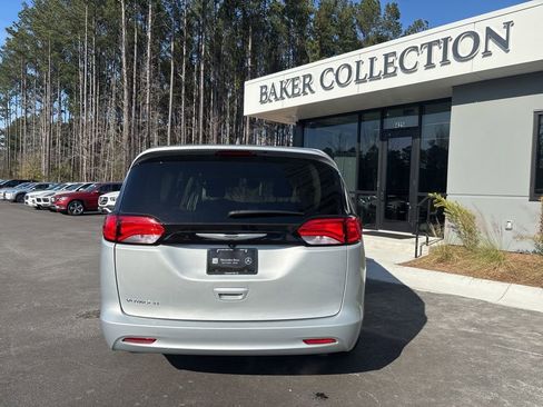 Used 2024 Chrysler Voyager LX FWD image 8
