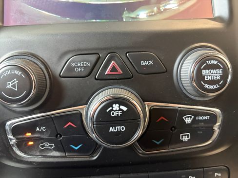 Used 2019 RAM 1500 Big Horn AWD/4WD image 19