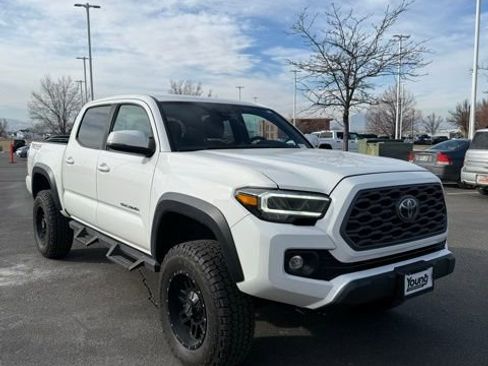 Used 2021 Toyota Tacoma TRD Off-Road w/ Technology Package image 4