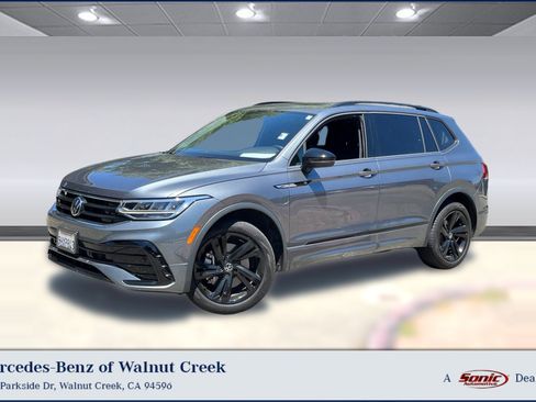 Used 2023 Volkswagen Tiguan SE R-Line FWD image 1