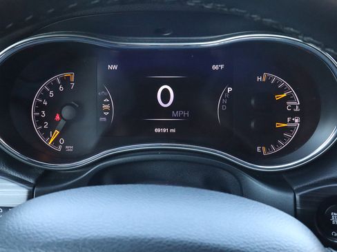 Used 2021 Jeep Grand Cherokee Laredo X image 30