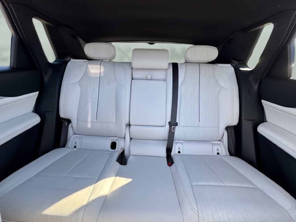Used 2024 Cadillac Lyriq Sport AWD/4WD image 11