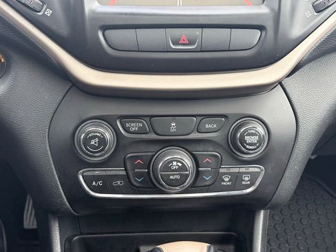 Used 2014 Jeep Cherokee Limited image 11