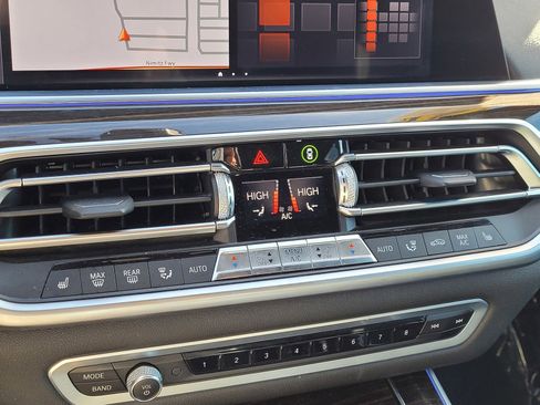 Used 2021 BMW X5 xDrive40i w/ M Sport Package image 25