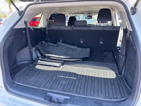 Used 2020 Toyota Highlander L FWD image 37
