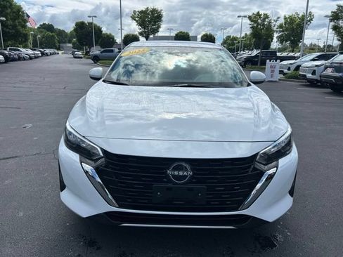 Used 2025 Nissan Sentra SV FWD image 2