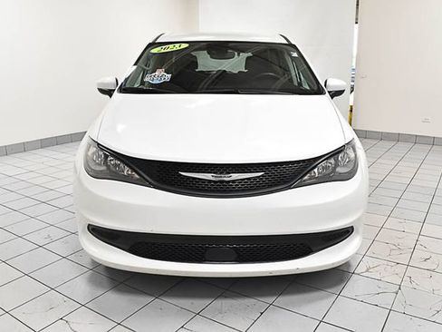 Used 2023 Chrysler Voyager LX FWD image 1