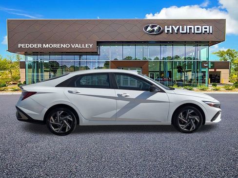 New 2025 Hyundai Elantra SEL image 7