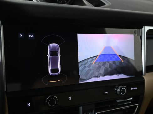 Used 2023 Porsche Macan AWD/4WD image 28