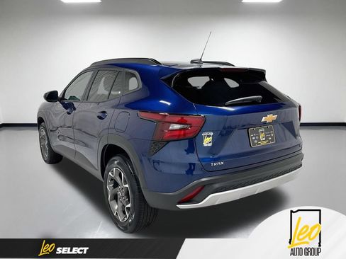 Used 2024 Chevrolet Trax LT w/ LT Convenience Package FWD image 10