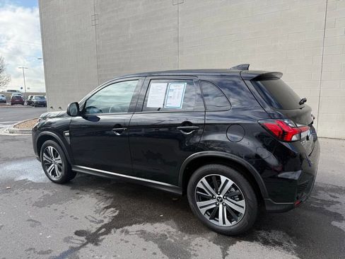 Used 2025 Mitsubishi Outlander Sport SE image 2