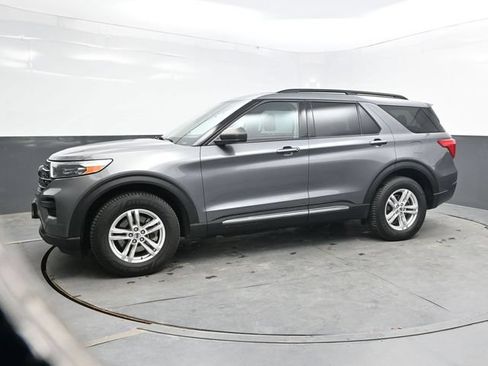 Used 2022 Ford Explorer XLT AWD/4WD image 3