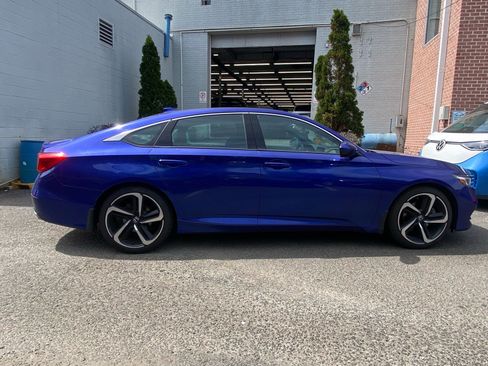 Used 2019 Honda Accord Sport image 2