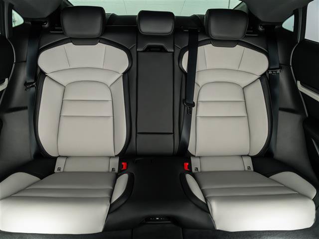 Used 2025 Porsche Taycan RWD image 31