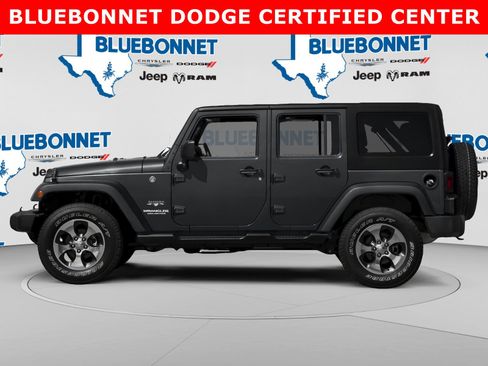 Used 2016 Jeep Wrangler Unlimited Sahara w/ Connectivity Group AWD/4WD image 3