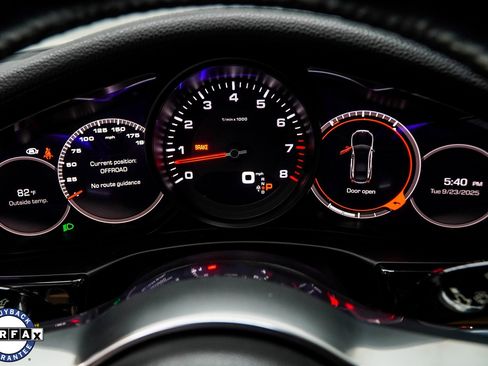 Used 2018 Porsche Panamera image 32